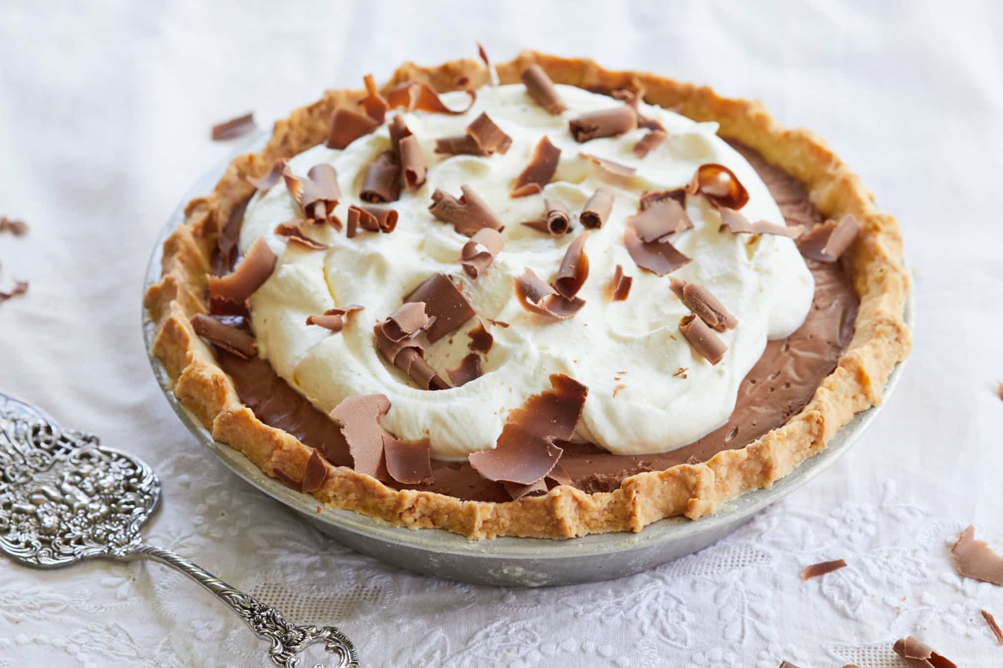Indulgent Chocolate Pudding Pie: Silky Filling, Crispy Crust